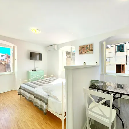 Bruna In The Old Town 斯普利特