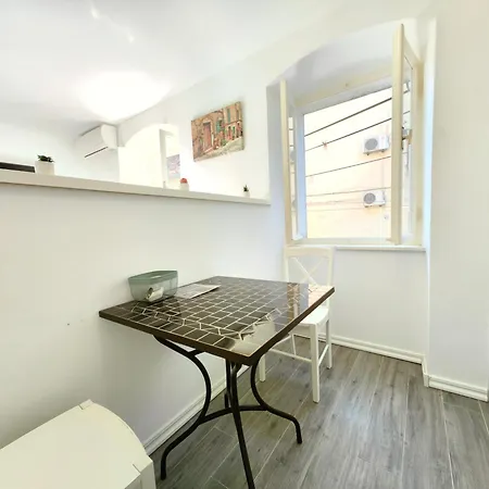 Apartment Bruna In The Old Town Split